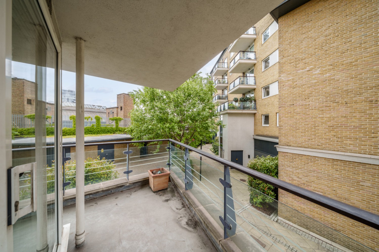 Dolphin House, Riverside West