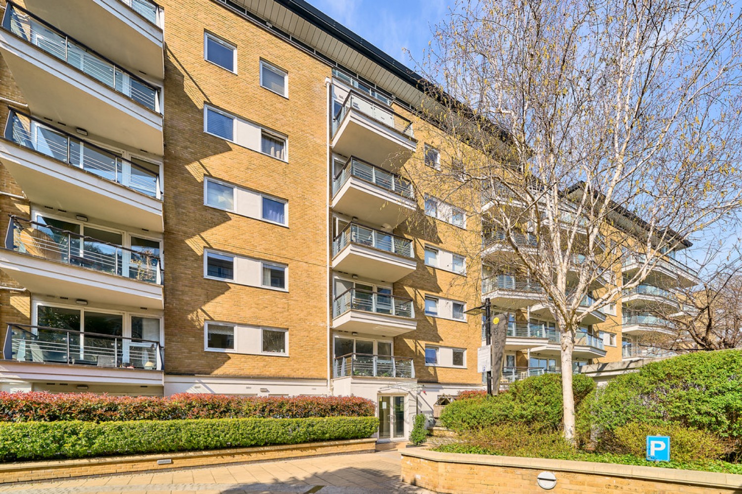 Smugglers Way, Riverside West