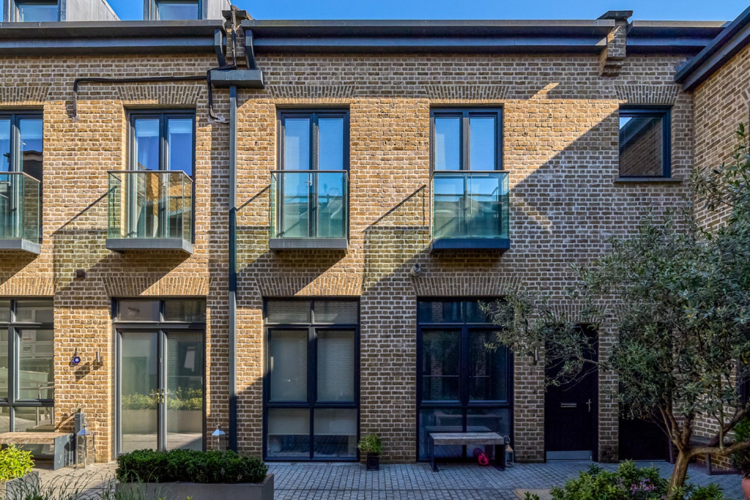 3 bedroom Flat for Sale Hob Mews, Chelsea