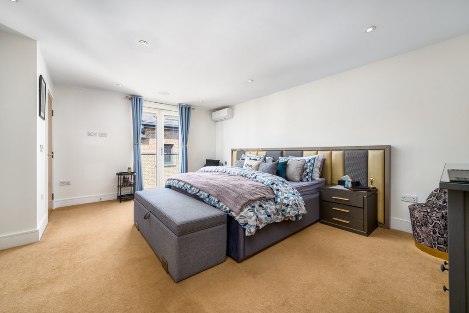 3 bedroom Flat for Sale Hob Mews, Chelsea