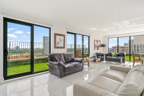 Falcon Wharf, Lombard Wharf