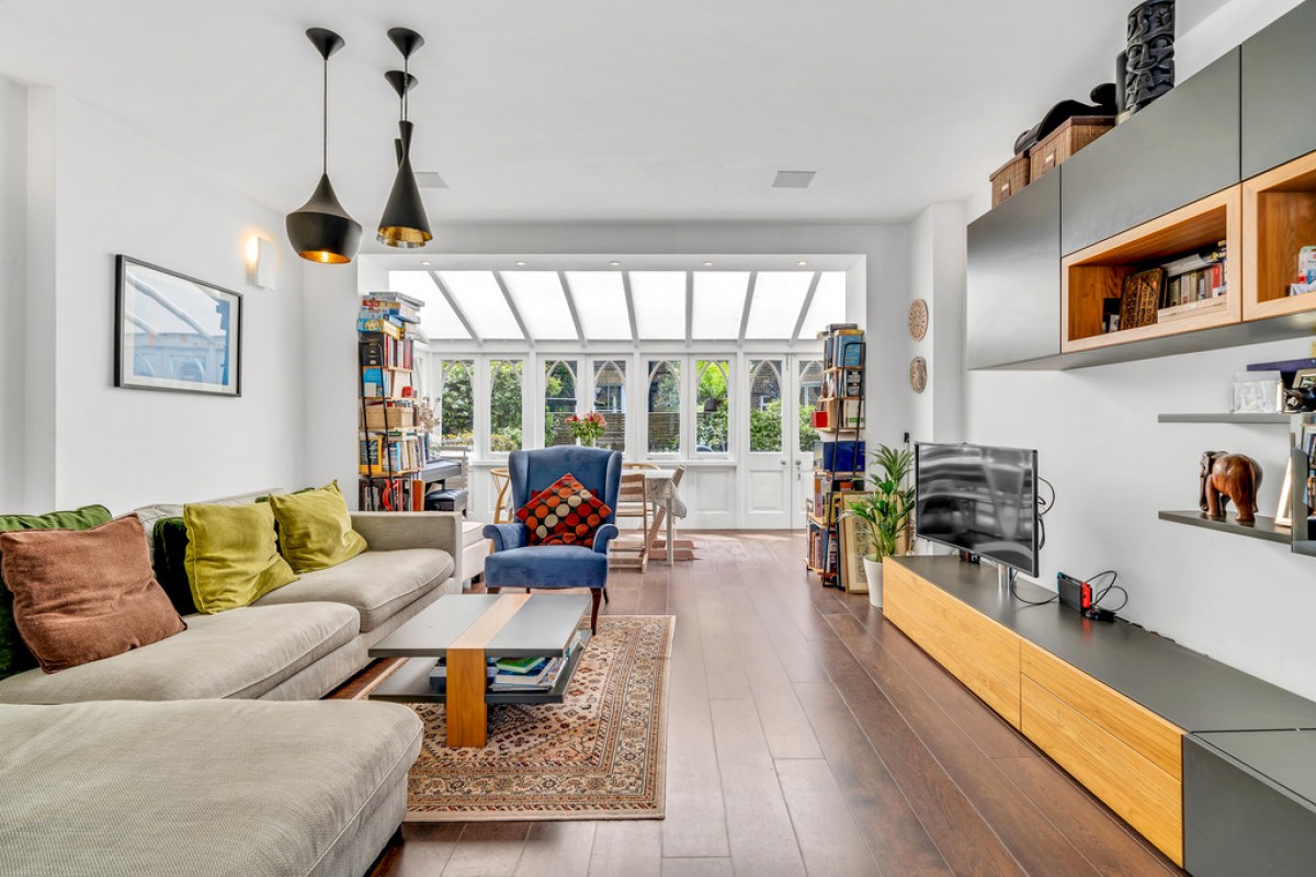 Upcerne Road, Lots Village