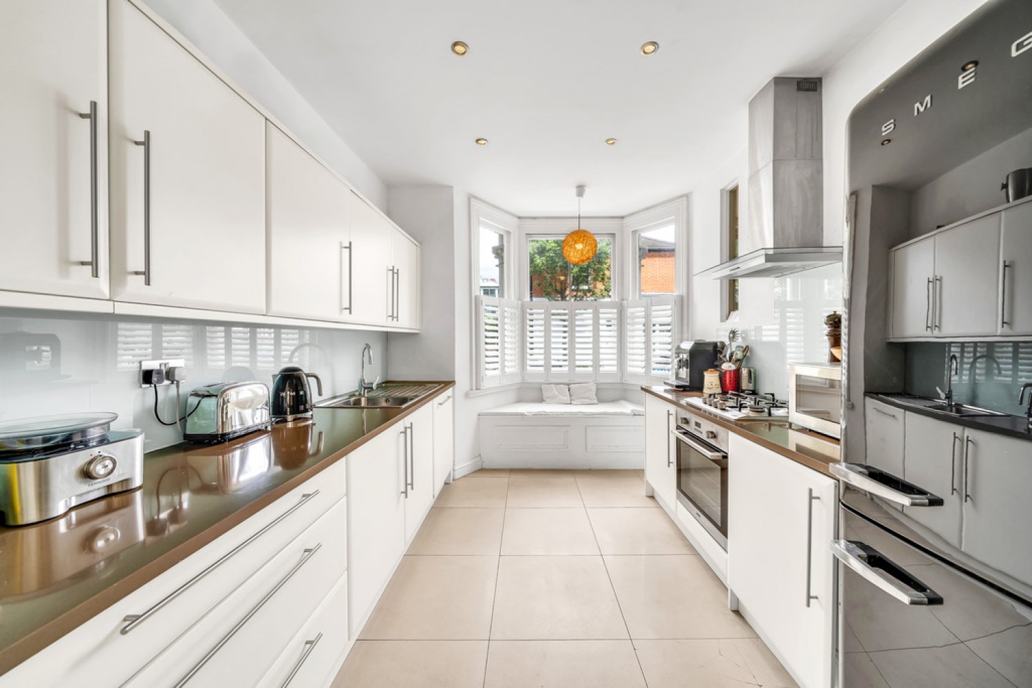 Upcerne Road, Lots Village