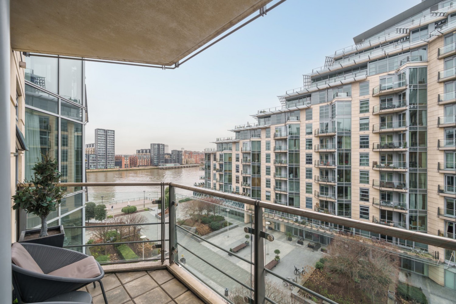2 bedroom Flat for Sale Commodore House, Battersea Reach