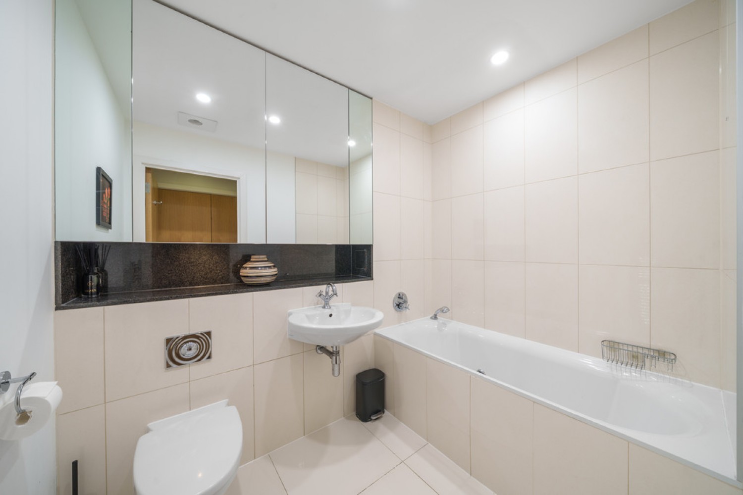 2 bedroom Flat for Sale Commodore House, Battersea Reach