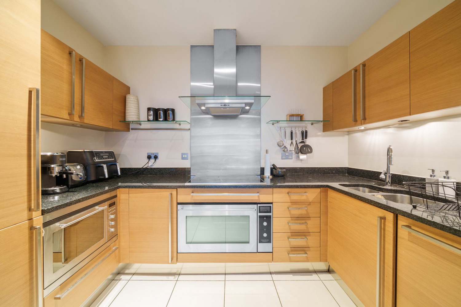 2 bedroom Flat for Sale Commodore House, Battersea Reach