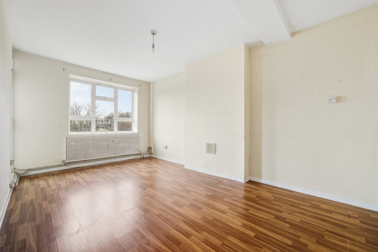 3 bedroom Flat in Patmore Estate, Battersea