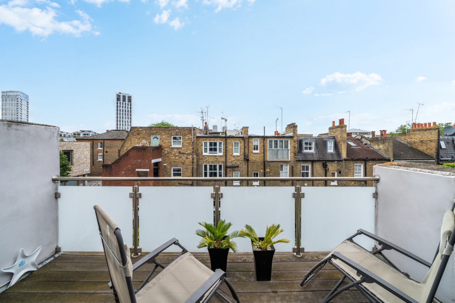 Upcerne Road, Lots Village