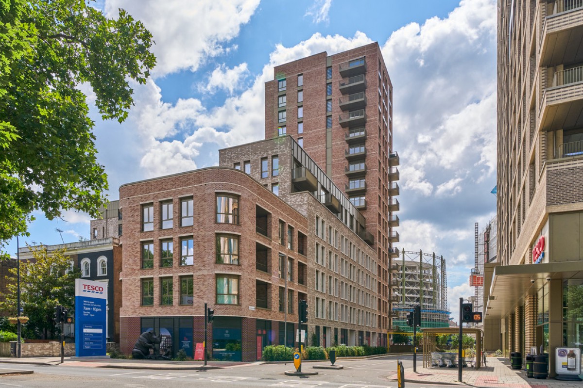 Juniper Gardens, Oval Village