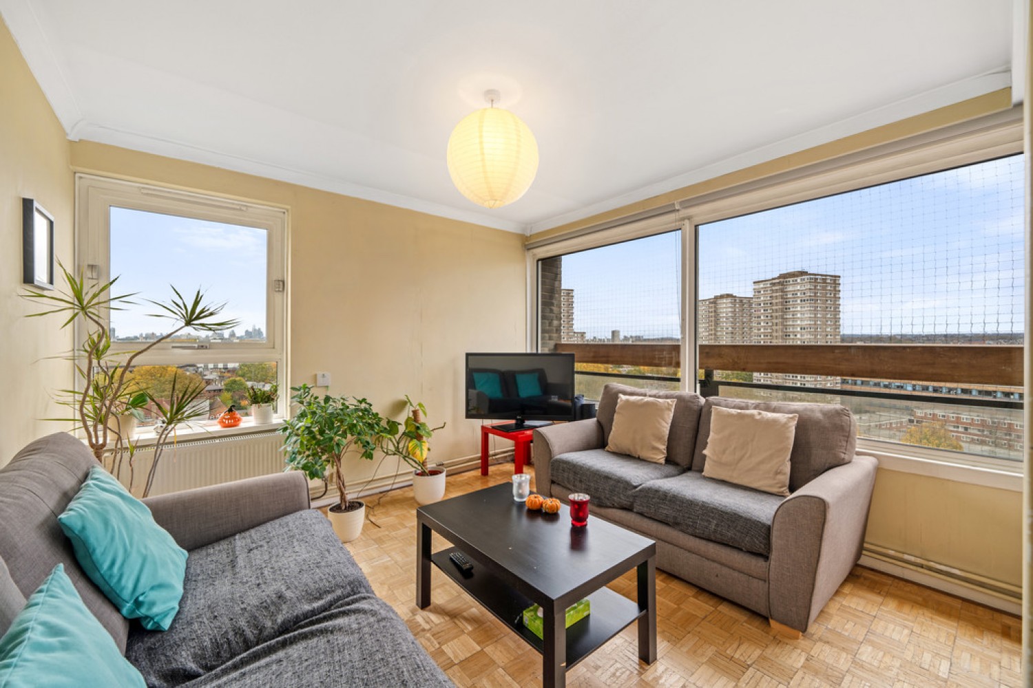 2 bedroom Flat for Sale Battersea Church Road, Wandsworth