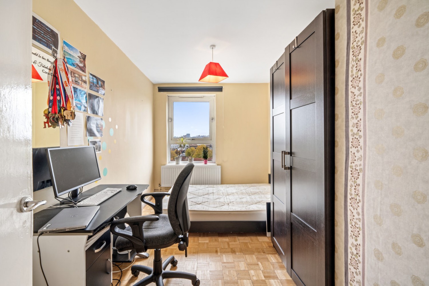 2 bedroom Flat for Sale Battersea Church Road, Wandsworth