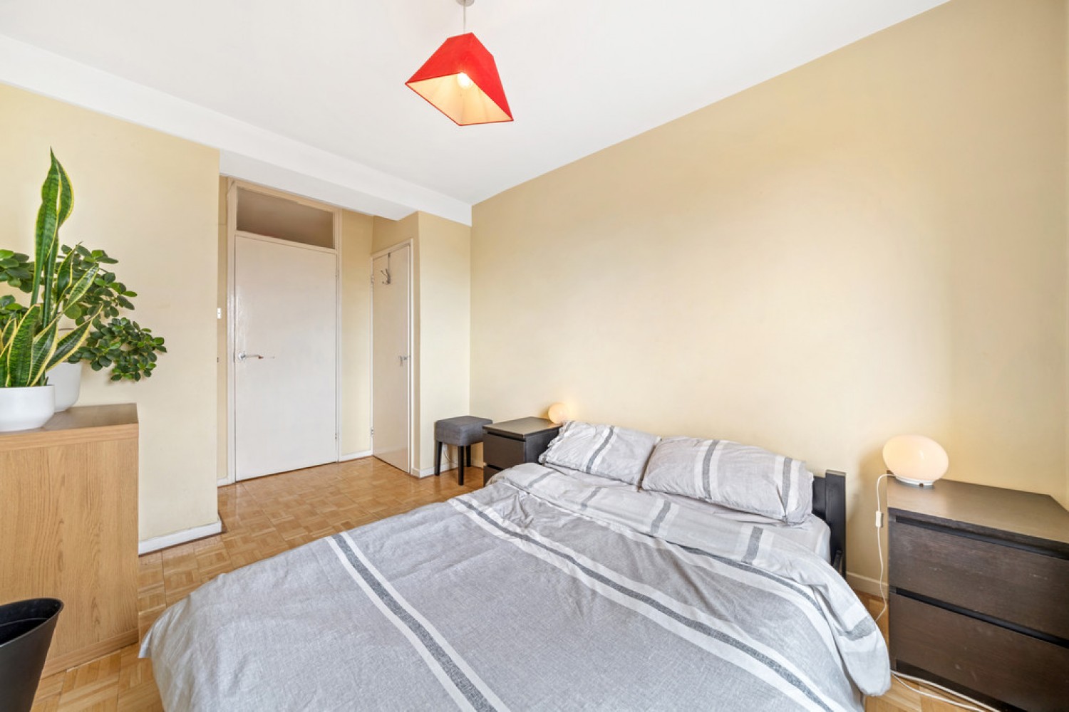2 bedroom Flat for Sale Battersea Church Road, Wandsworth