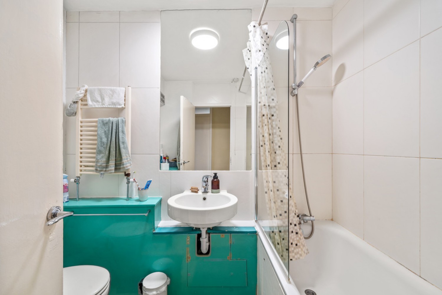 2 bedroom Flat for Sale Battersea Church Road, Wandsworth