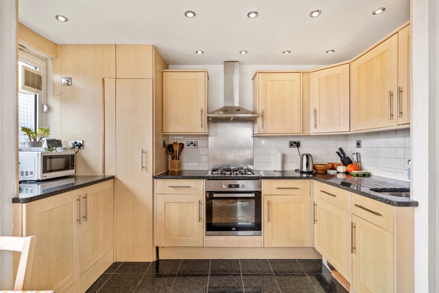 2 bedroom Flat for Sale Battersea Church Road, Wandsworth