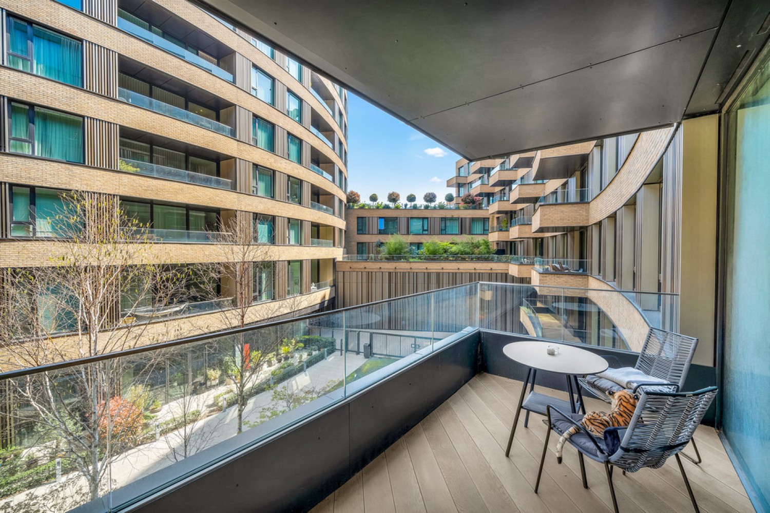 2 bedroom Flat for Sale Television Centre, White City