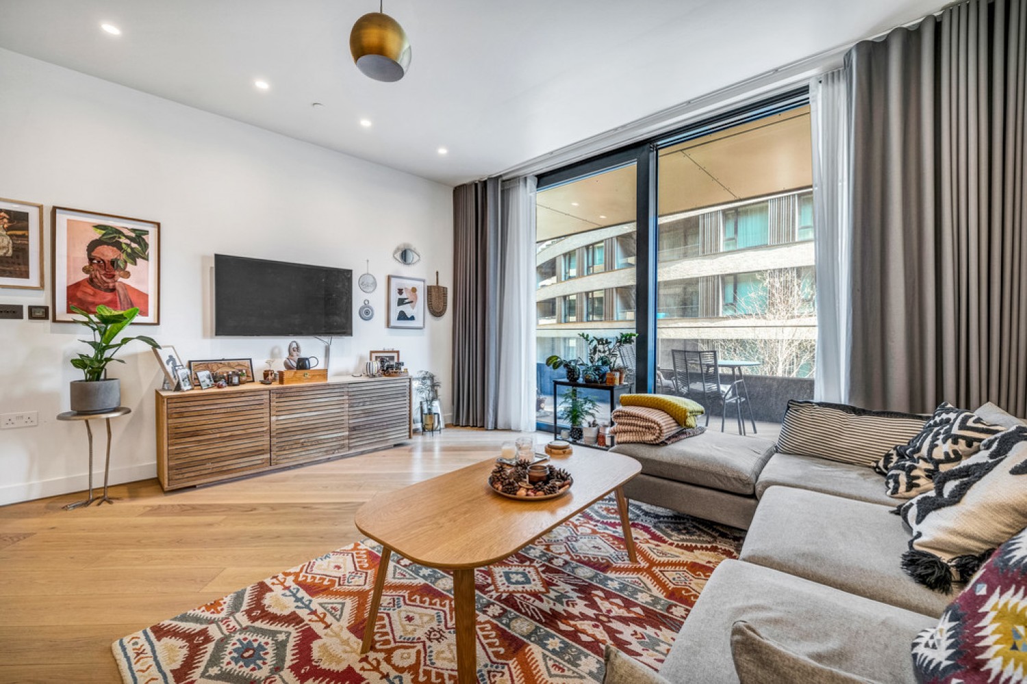 2 bedroom Flat for Sale Television Centre, White City