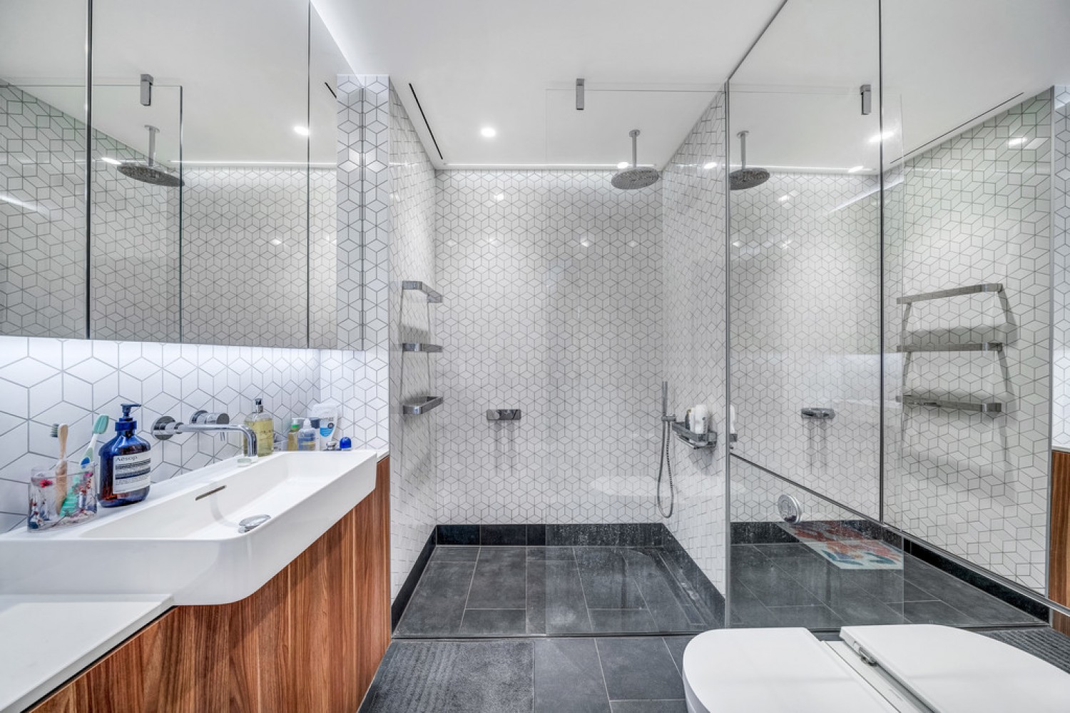 2 bedroom Flat for Sale Television Centre, White City