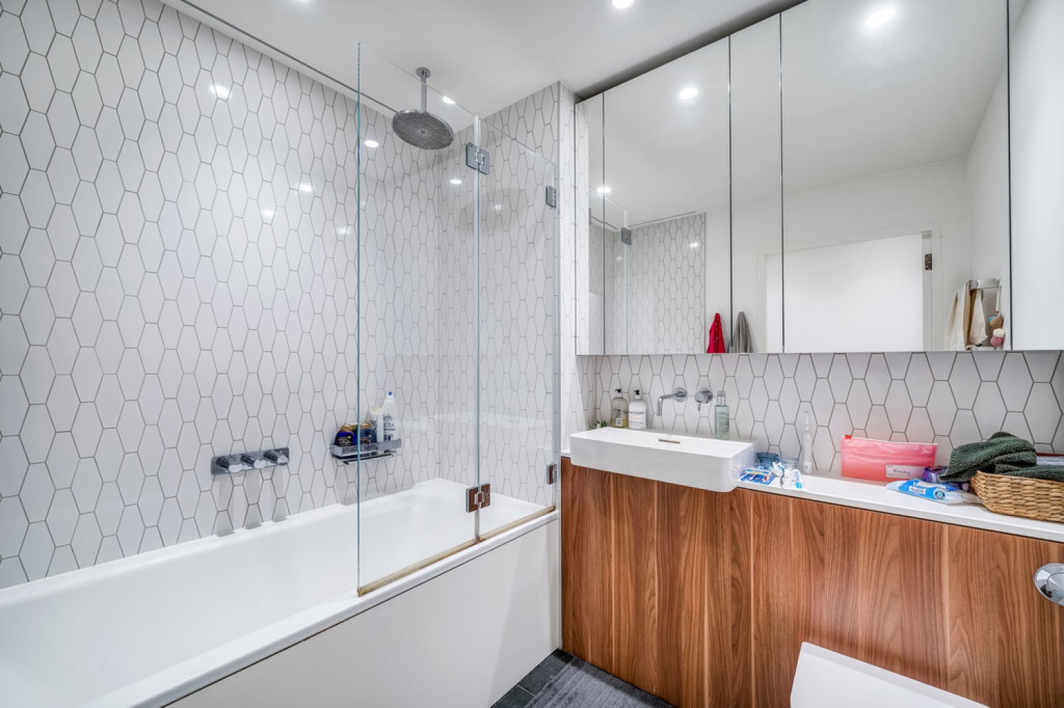 2 bedroom Flat for Sale Television Centre, White City