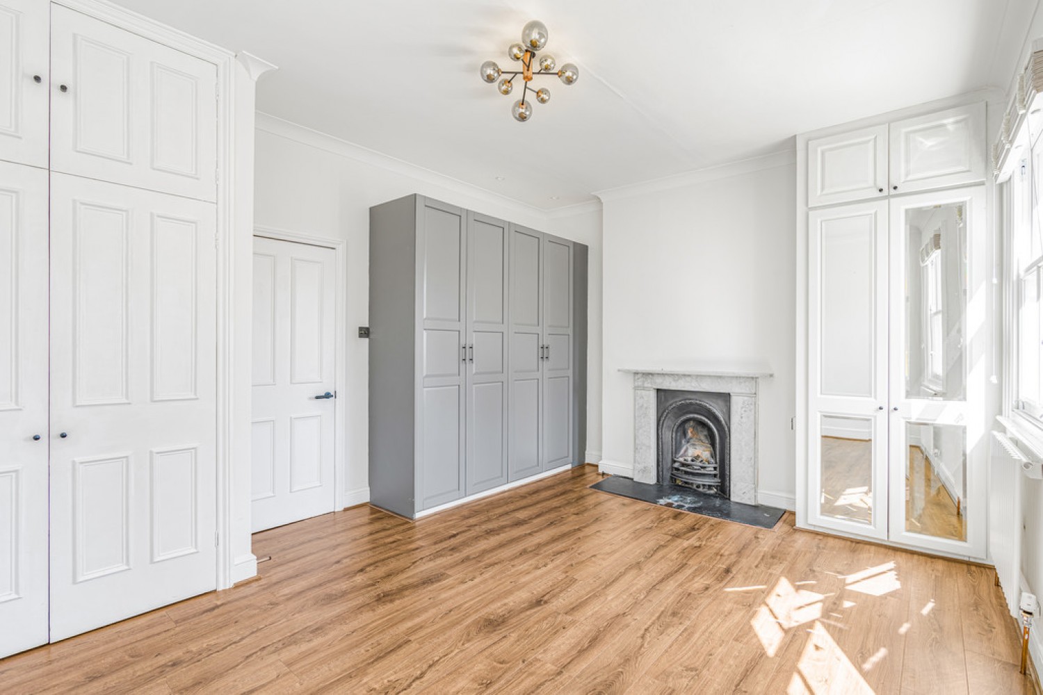 5 bedroom House for Sale Lots Road, Chelsea