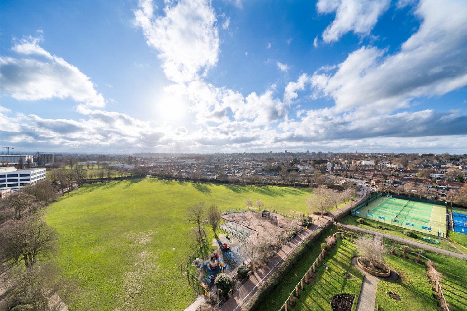 2 bedroom Flat in Argento Tower, Mapleton Road