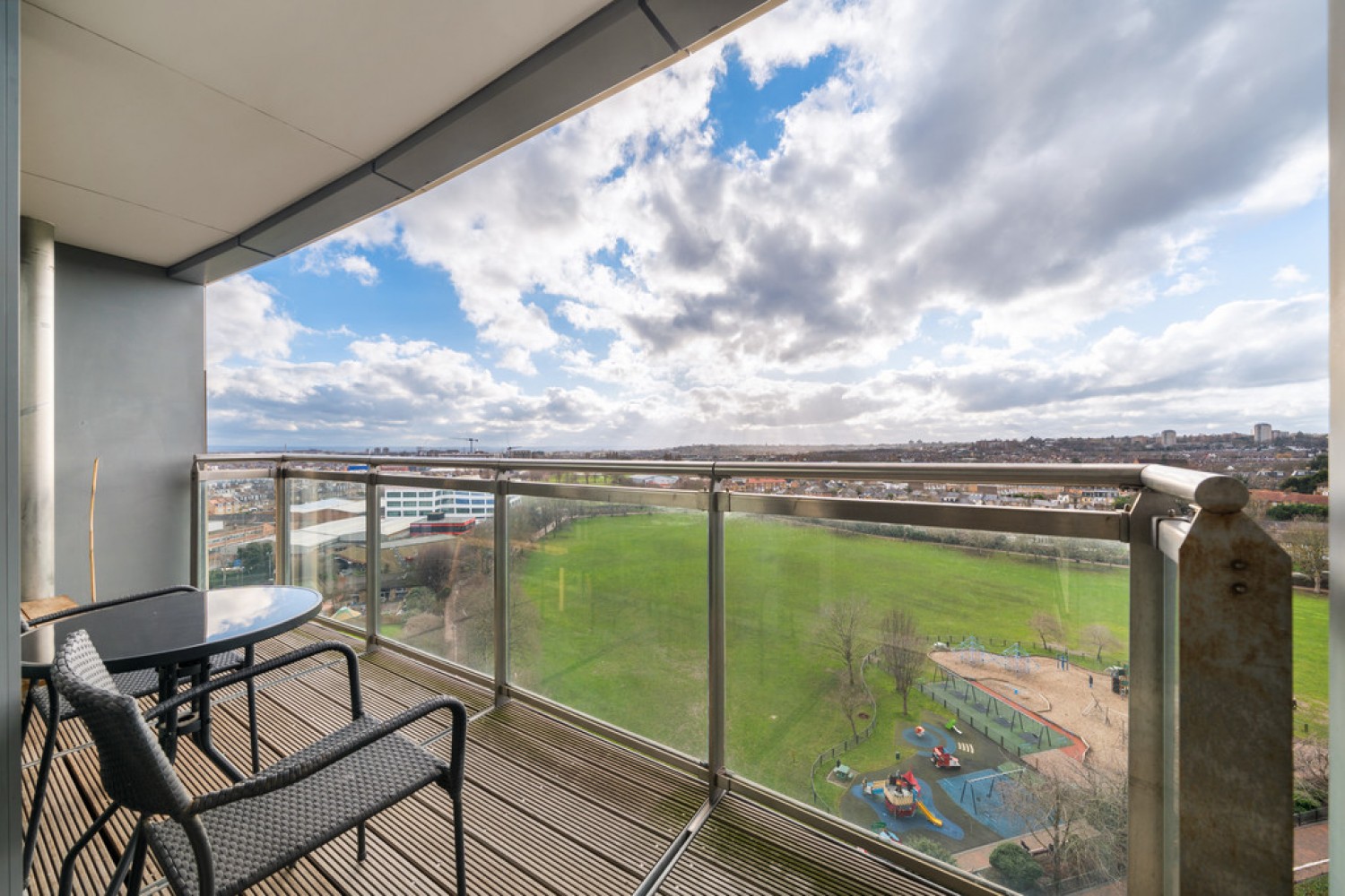 2 bedroom Flat in Argento Tower, Mapleton Road