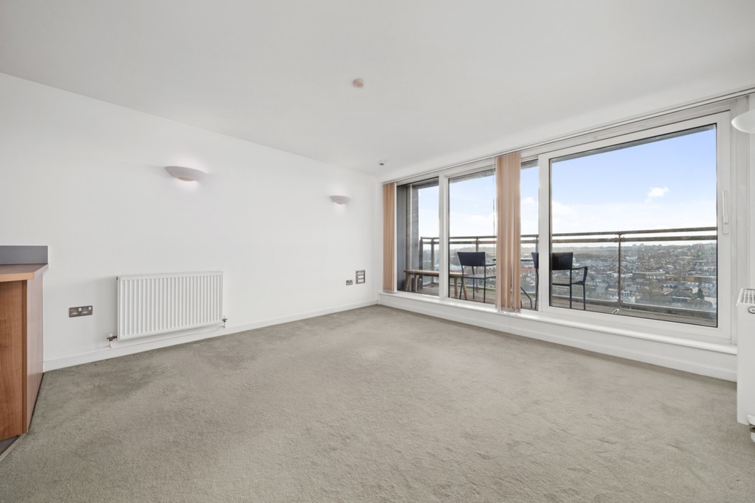 2 bedroom Flat in Argento Tower, Mapleton Road