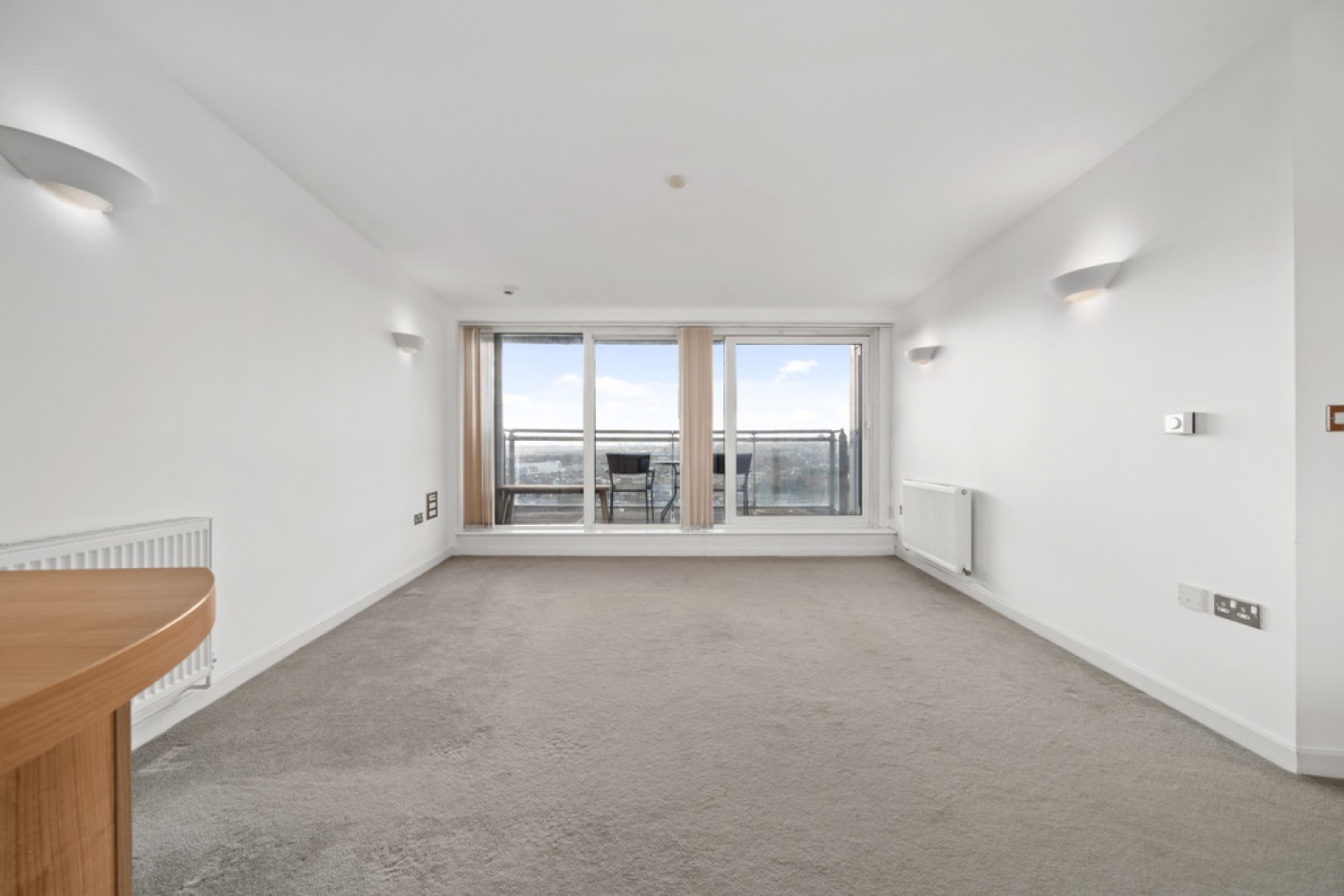 2 bedroom Flat in Argento Tower, Mapleton Road