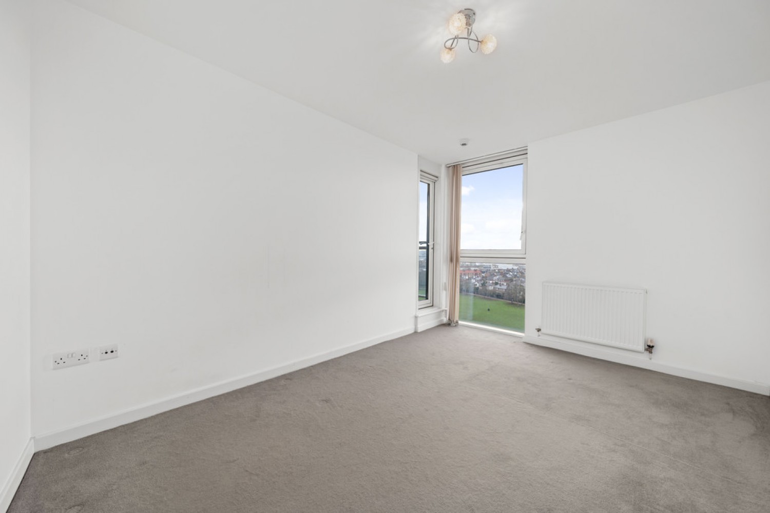 2 bedroom Flat in Argento Tower, Mapleton Road