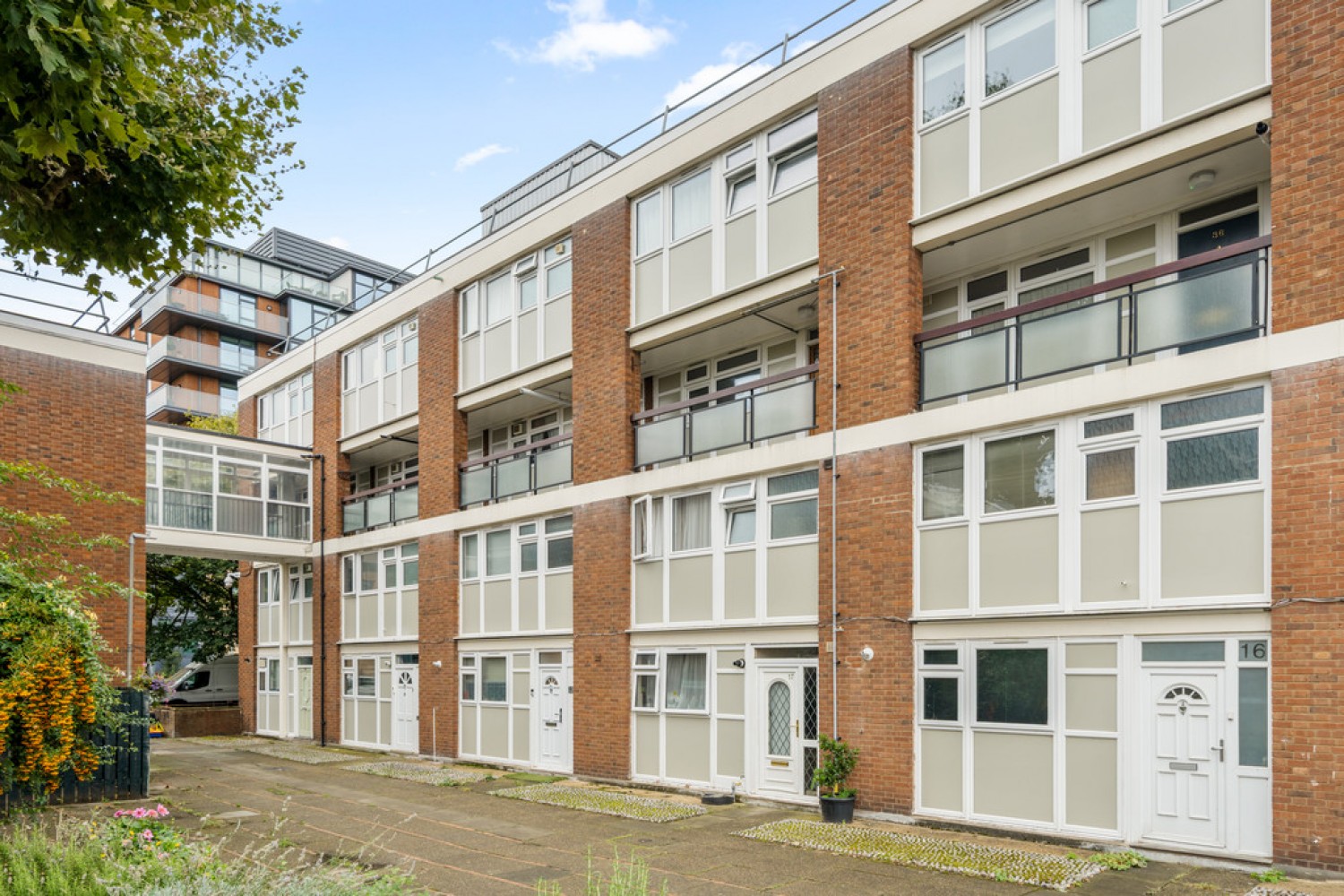 3 bedroom Flat for Sale Searles Close, Battersea