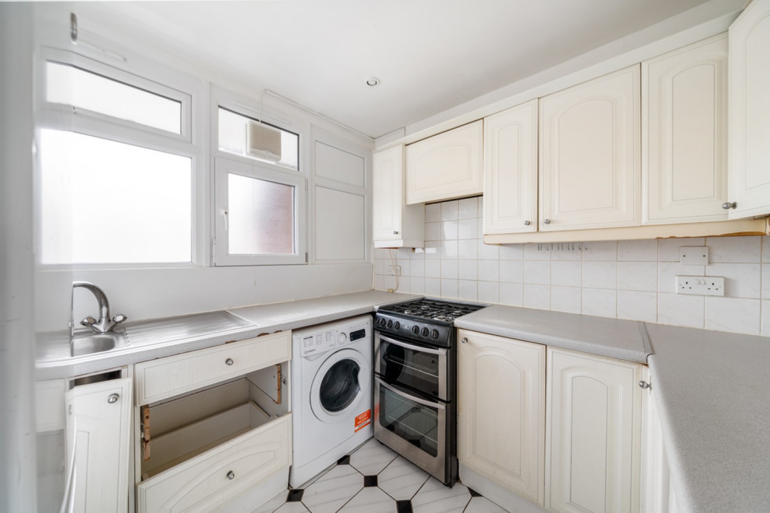 3 bedroom Flat for Sale Searles Close, Battersea