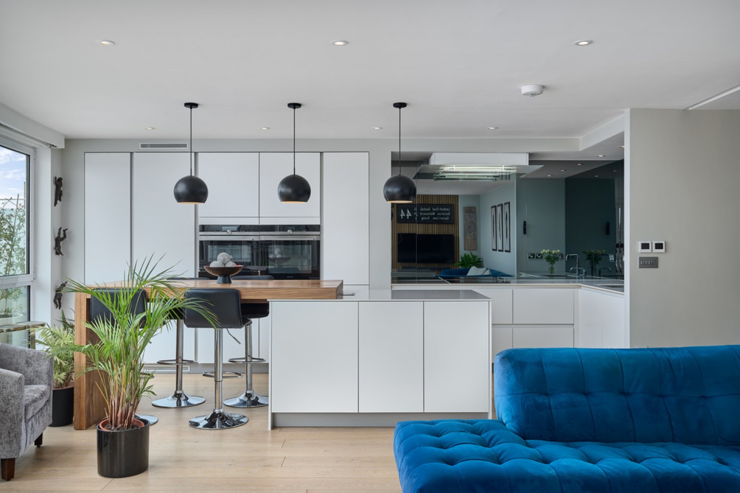 2 bedroom Flat for Sale Lombard Road, Battersea, London