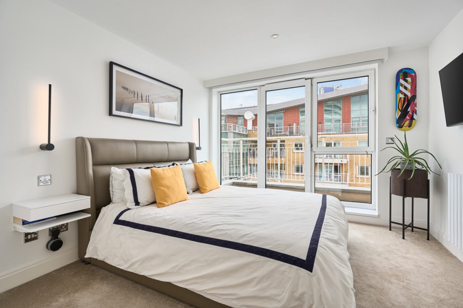 2 bedroom Flat for Sale Lombard Road, Battersea, London