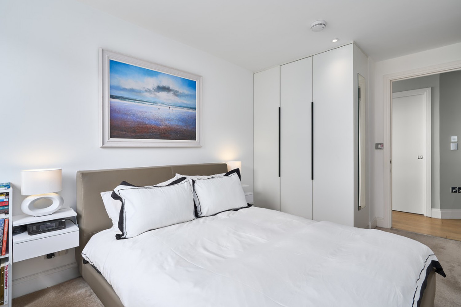 2 bedroom Flat for Sale Lombard Road, Battersea, London