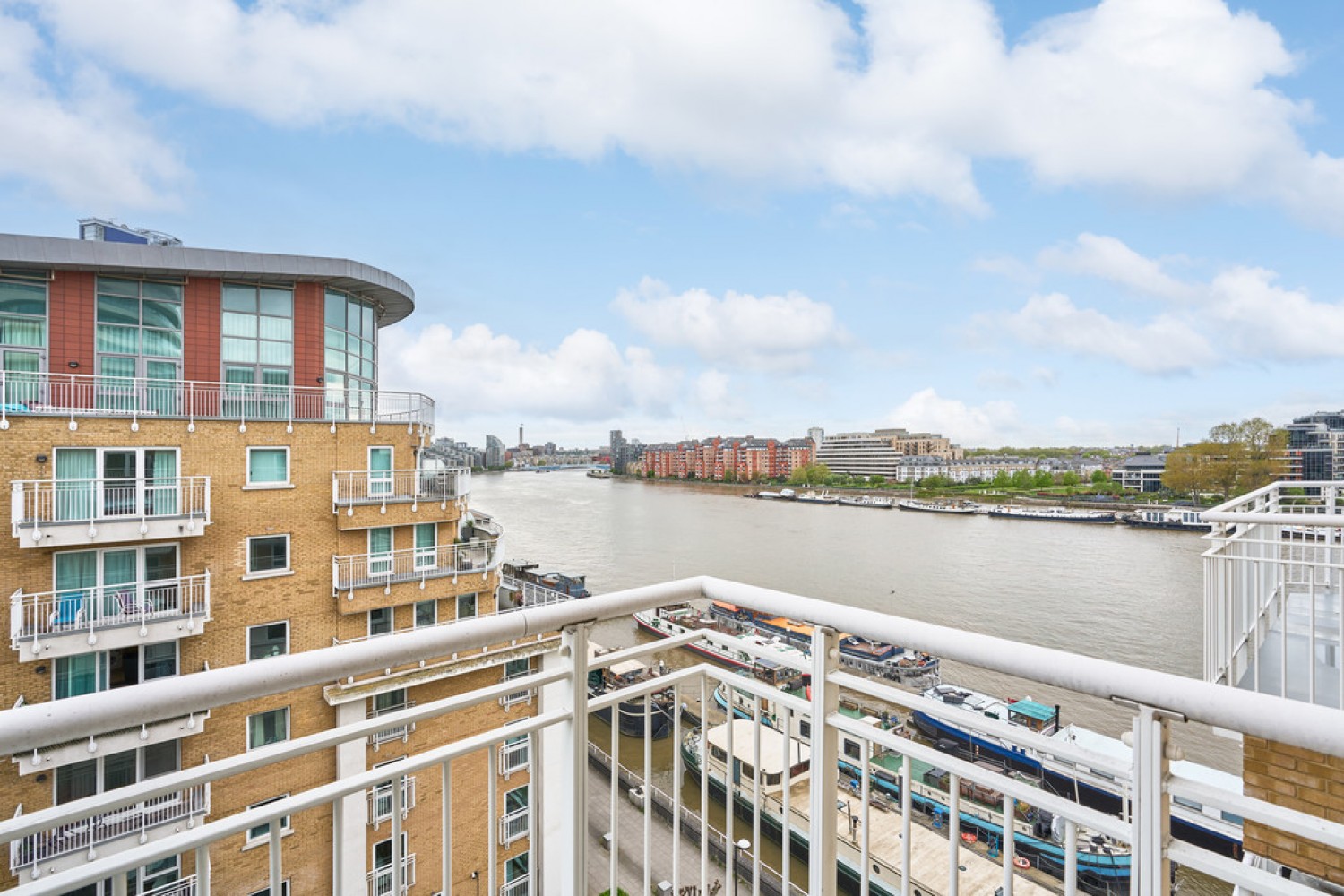 2 bedroom Flat for Sale Lombard Road, Battersea, London