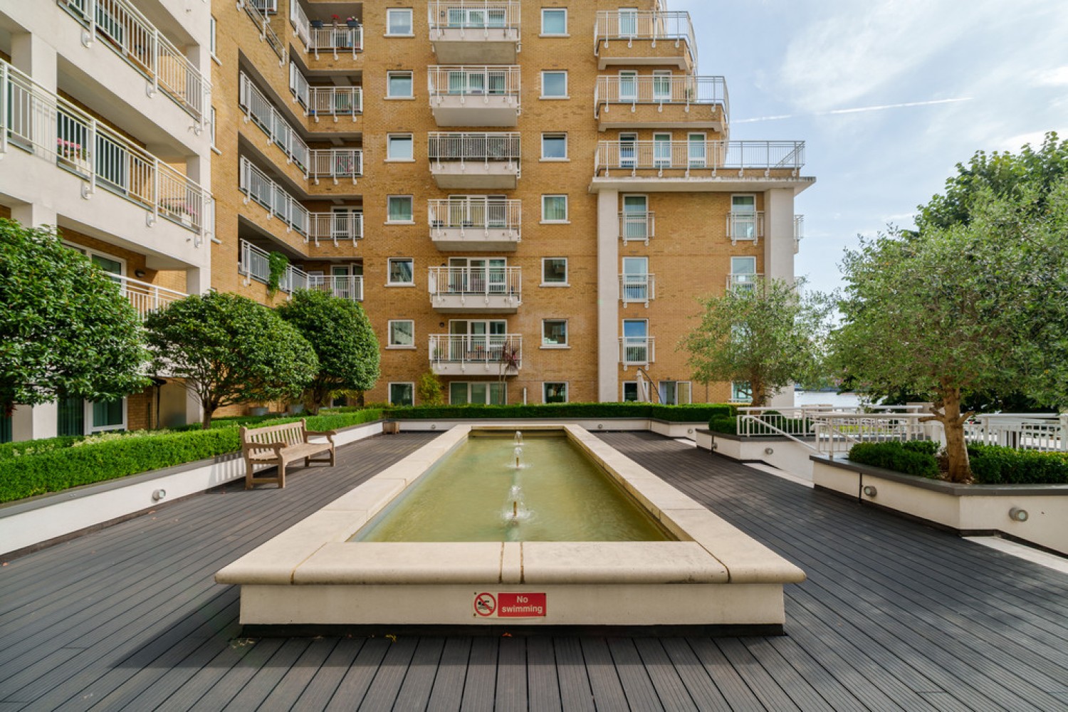 2 bedroom Flat for Sale Lombard Road, Battersea, London