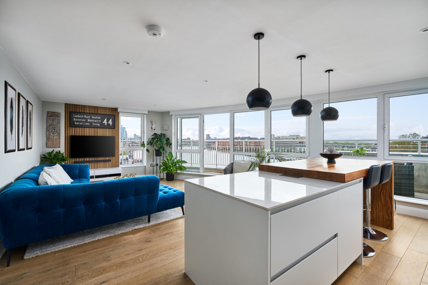 2 bedroom Flat for Sale Lombard Road, Battersea, London