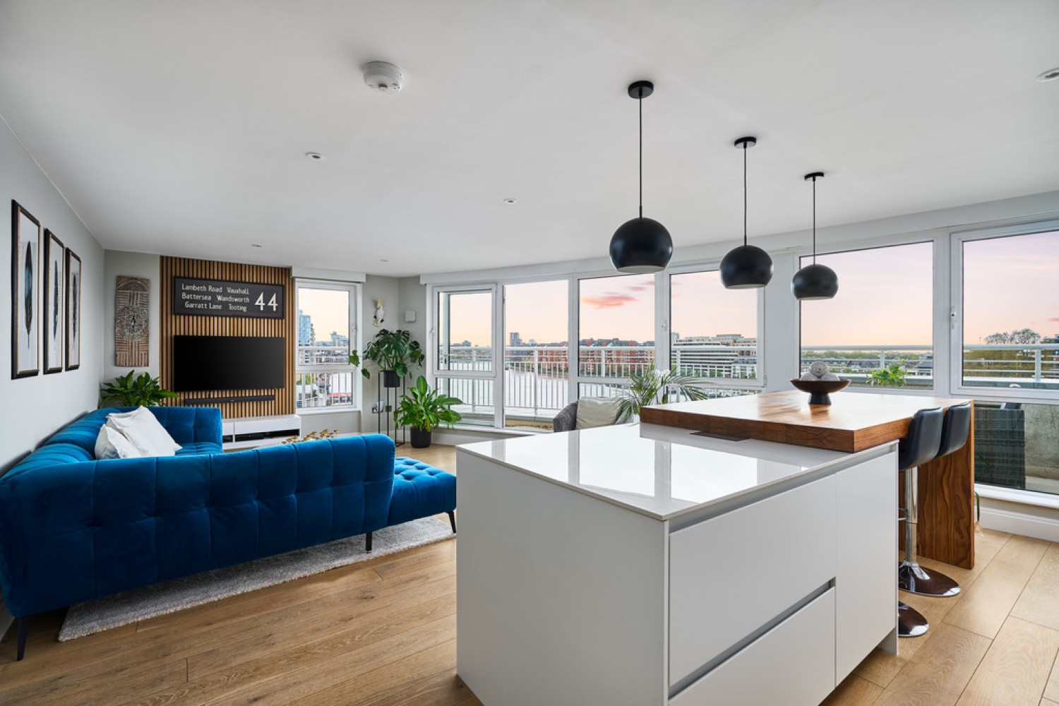 2 bedroom Flat for Sale Lombard Road, Battersea, London