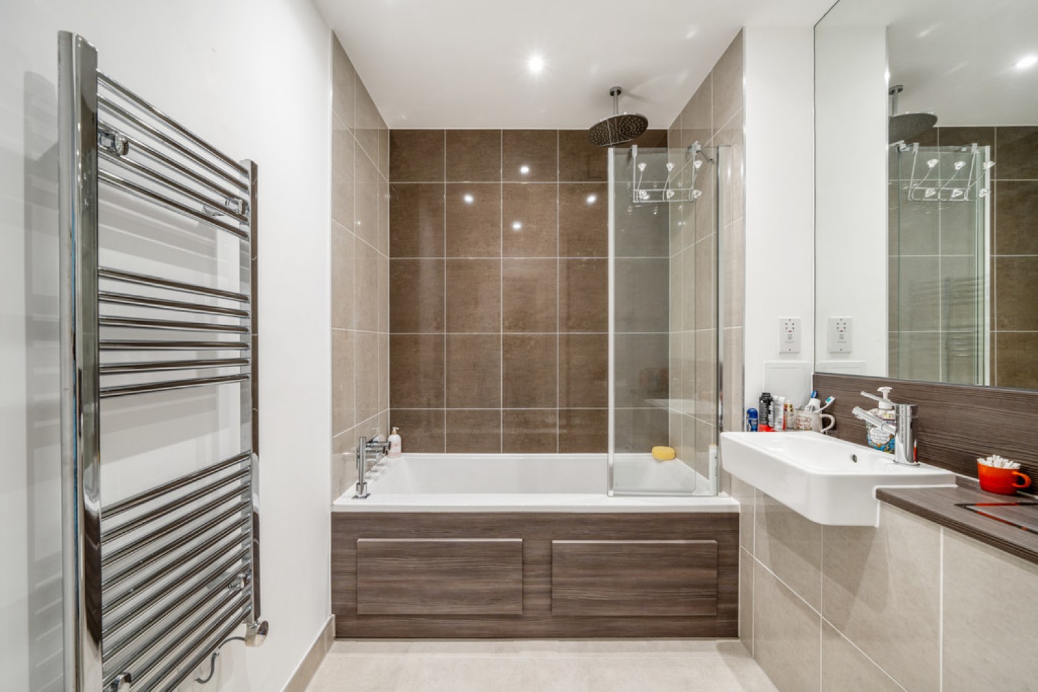 2 bedroom Flat for Sale York Road, Battersea