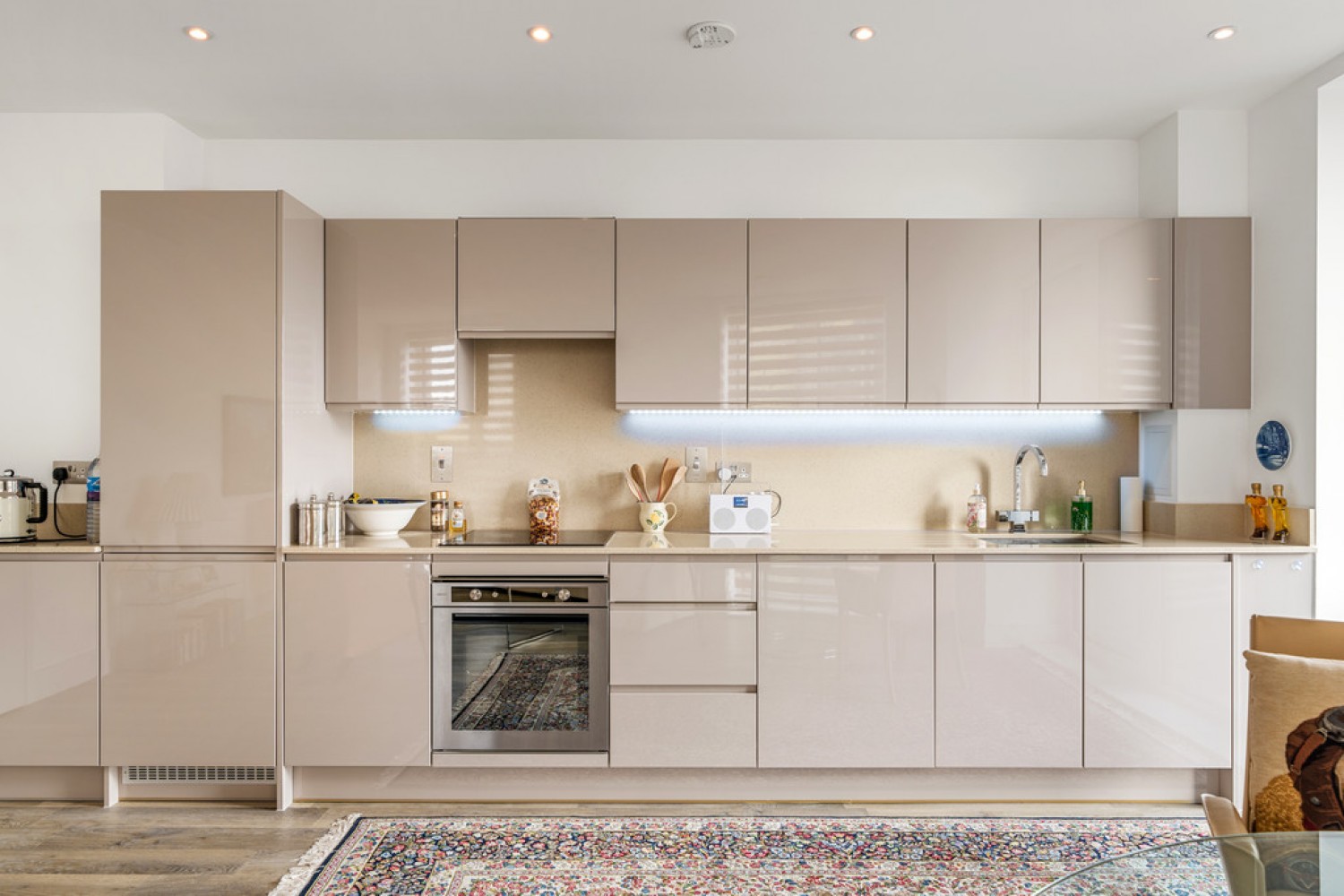 2 bedroom Flat for Sale York Road, Battersea