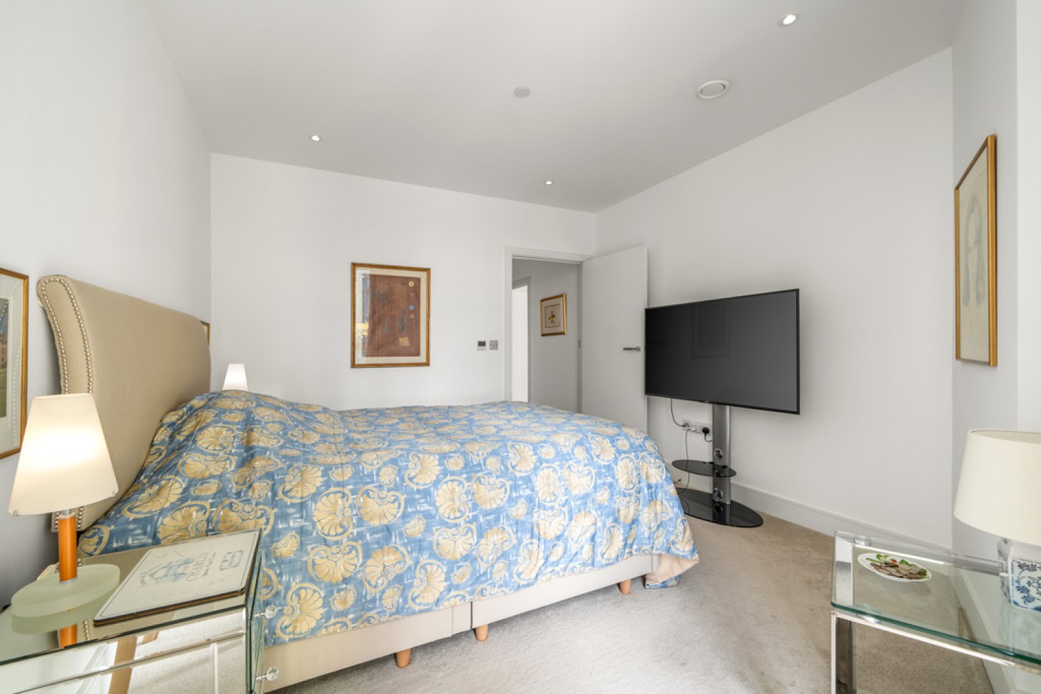 2 bedroom Flat for Sale York Road, Battersea