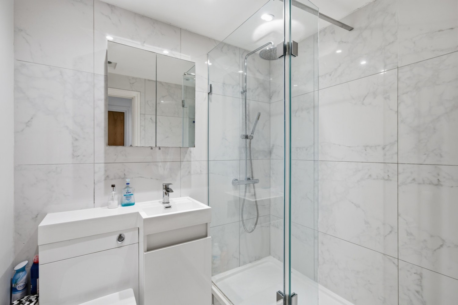 Riverside West, Smugglers Way