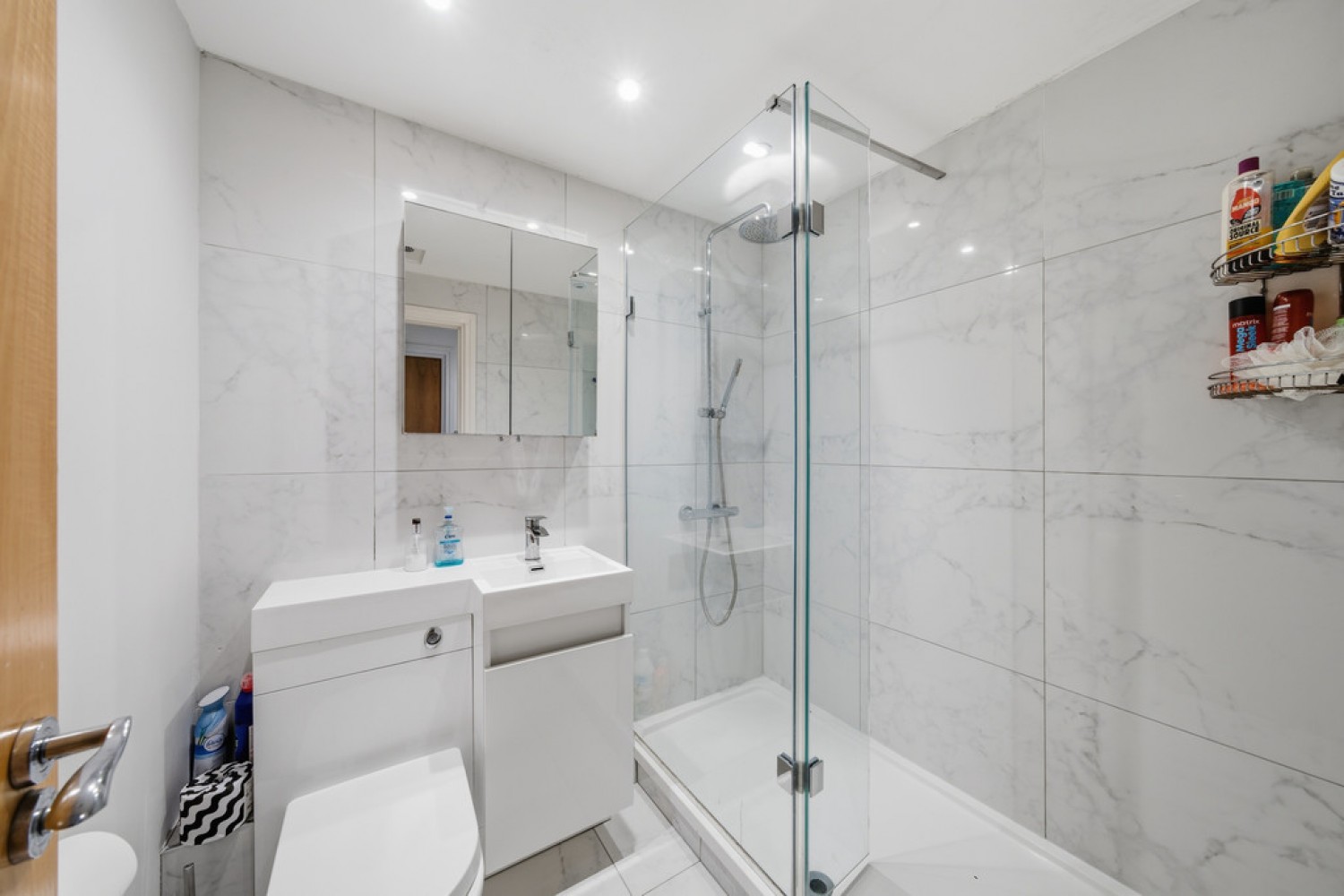 Riverside West, Smugglers Way