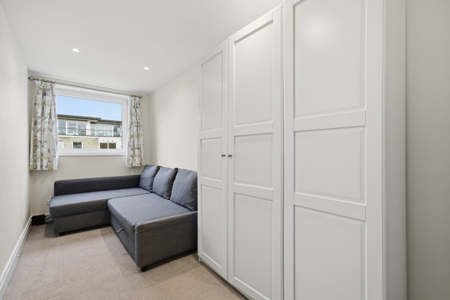 Riverside West, Smugglers Way