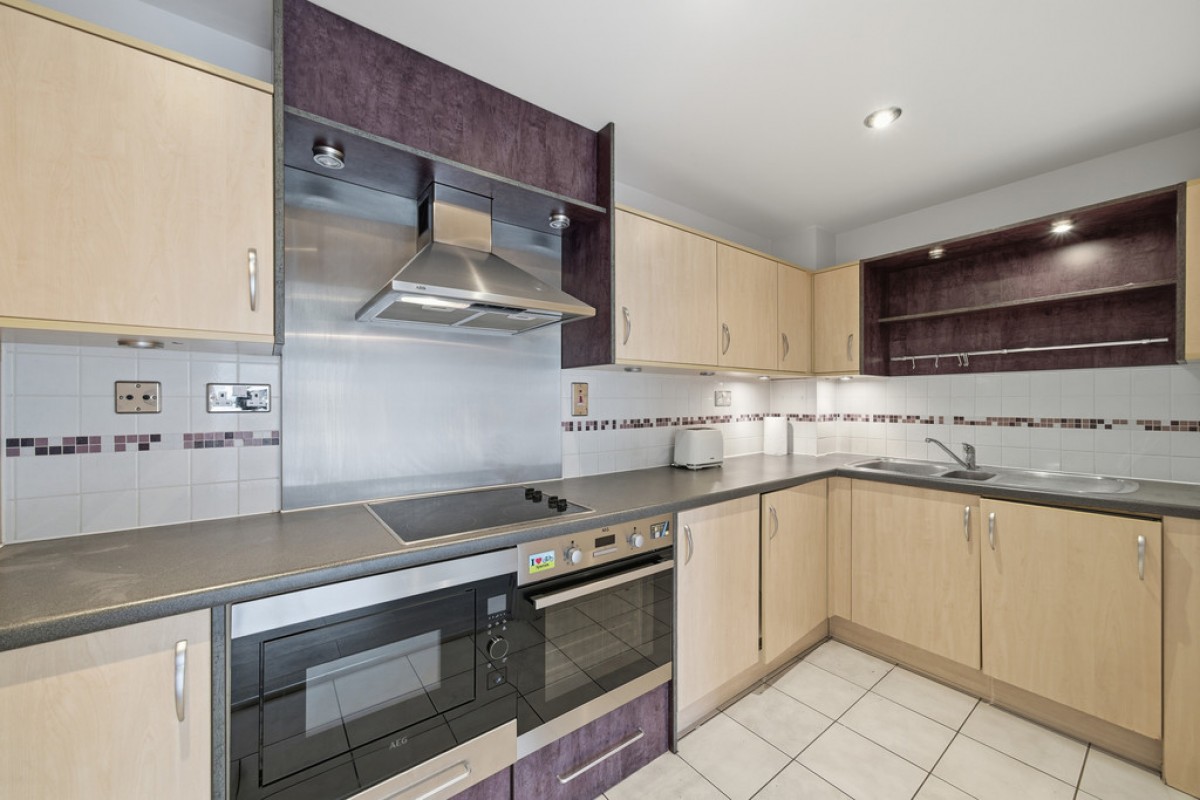 Riverside West, Smugglers Way