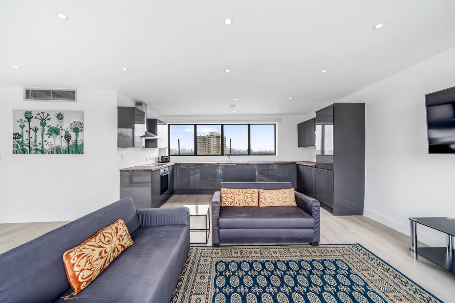 2 bedroom Flat in Lombard Road, Battersea, Wandsworth