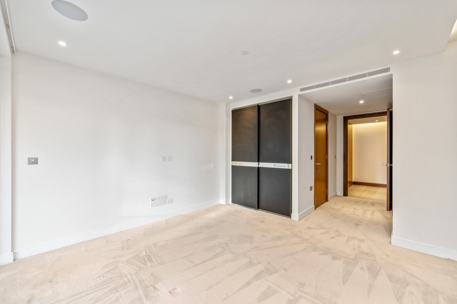 2 bedroom Flat in Park Street, Chelsea, London