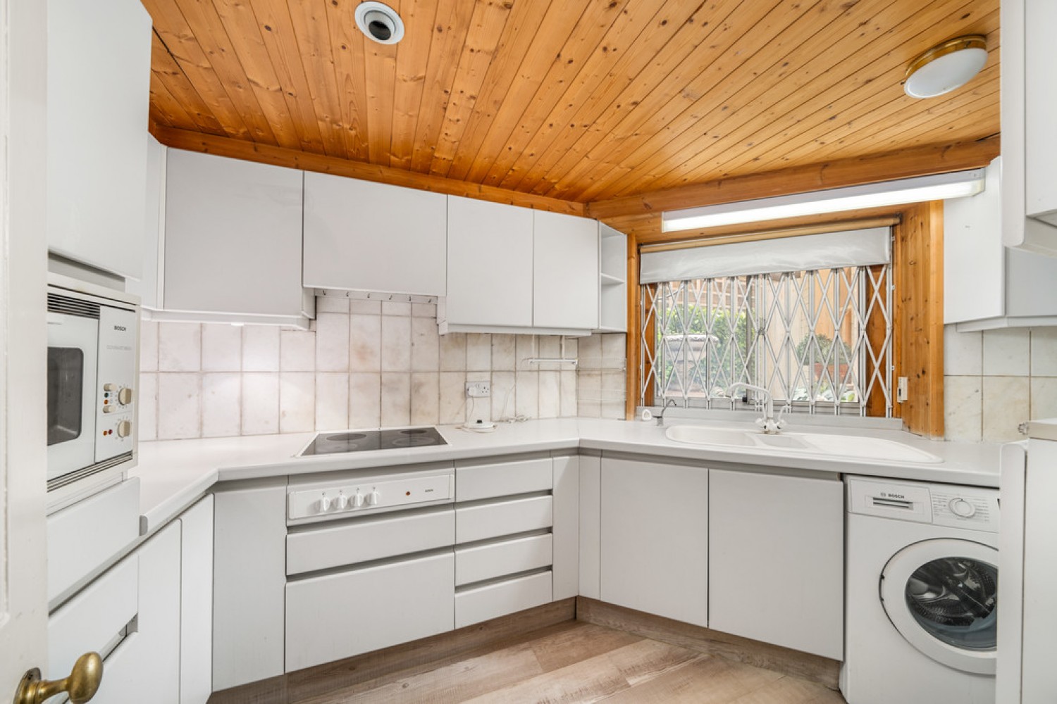 3 bedroom Flat in Rutland Court, Knightsbridge