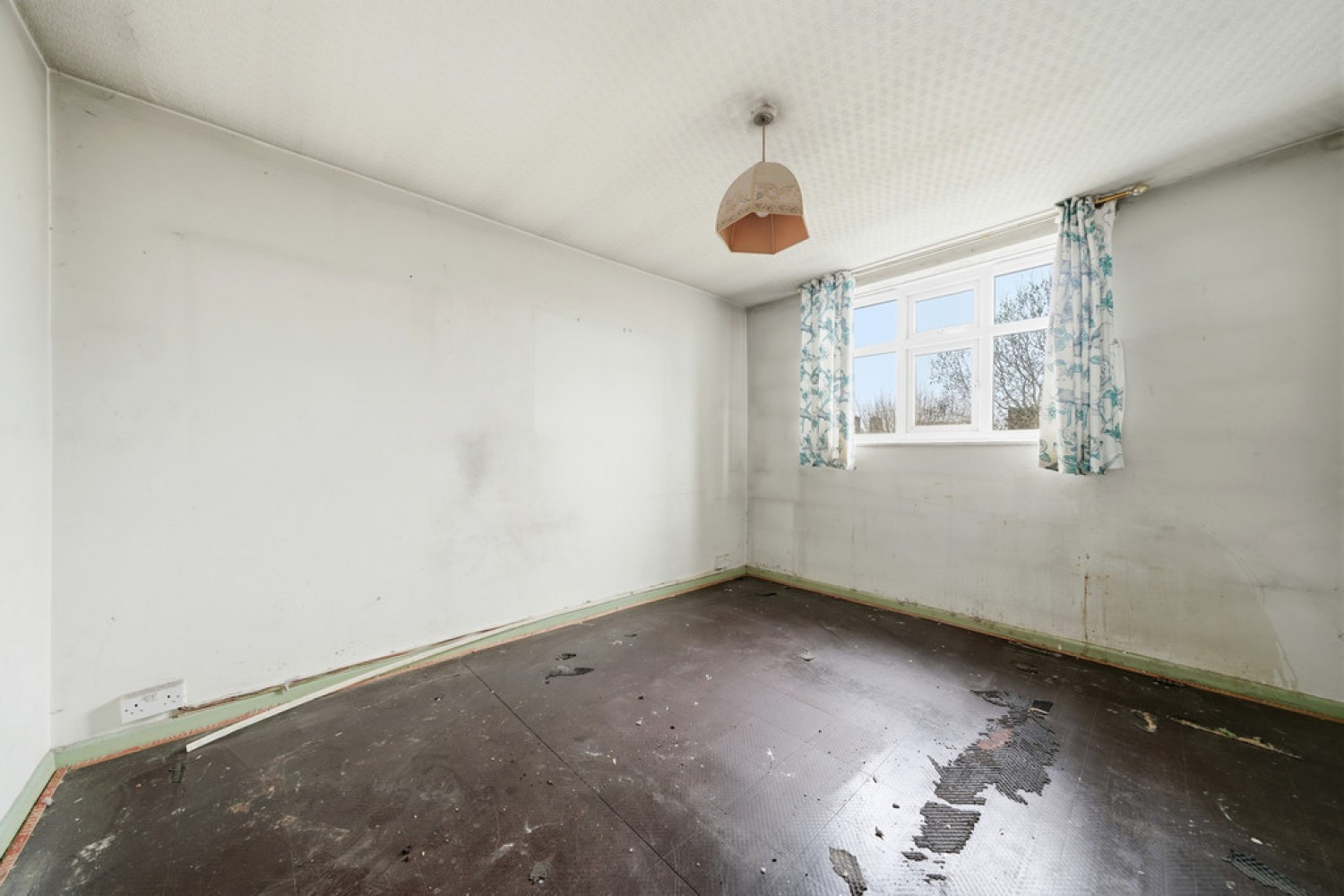 1 bedroom Flat in Burns Road, Battersea, Wandsworth