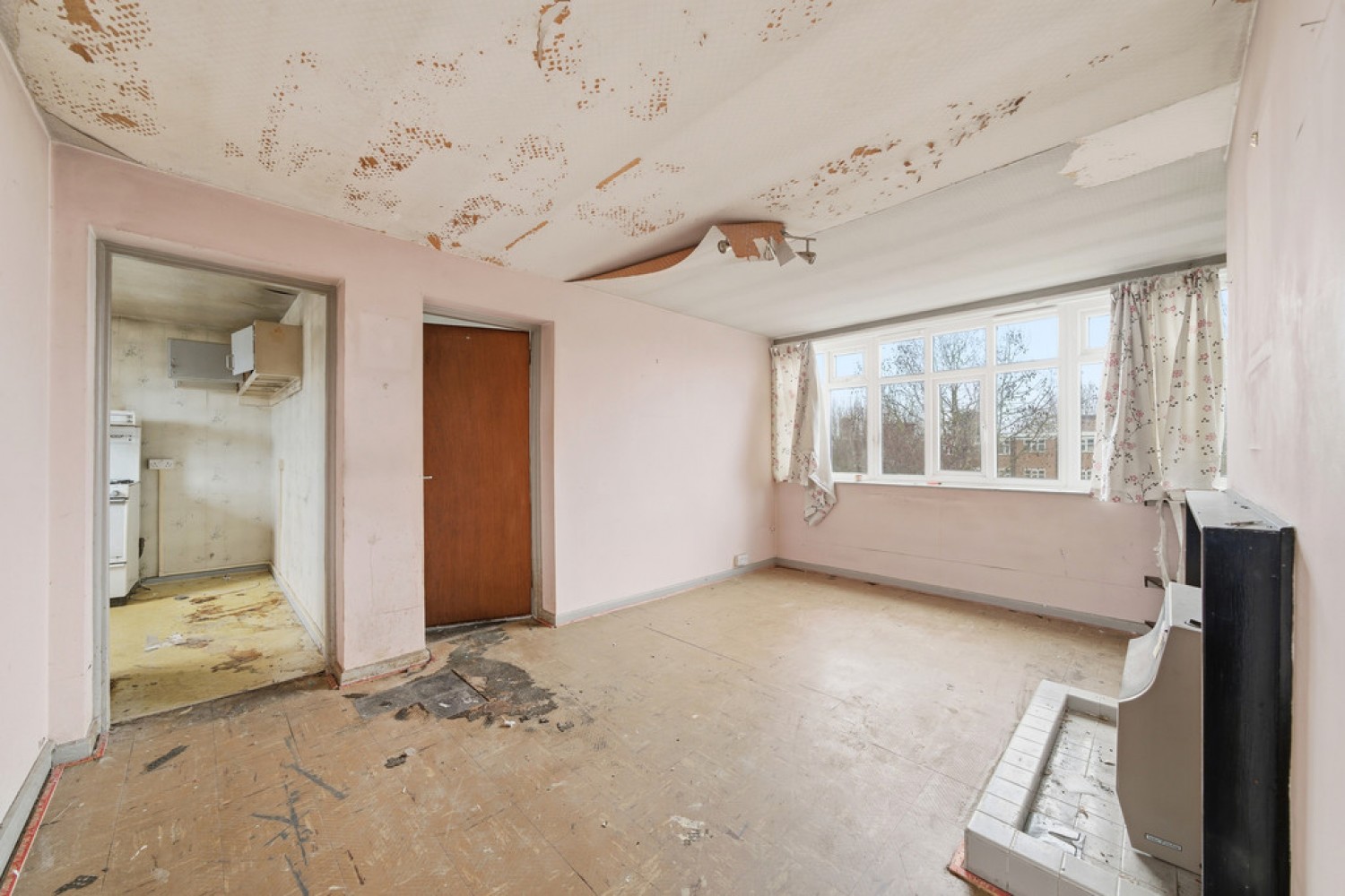 1 bedroom Flat in Burns Road, Battersea, Wandsworth