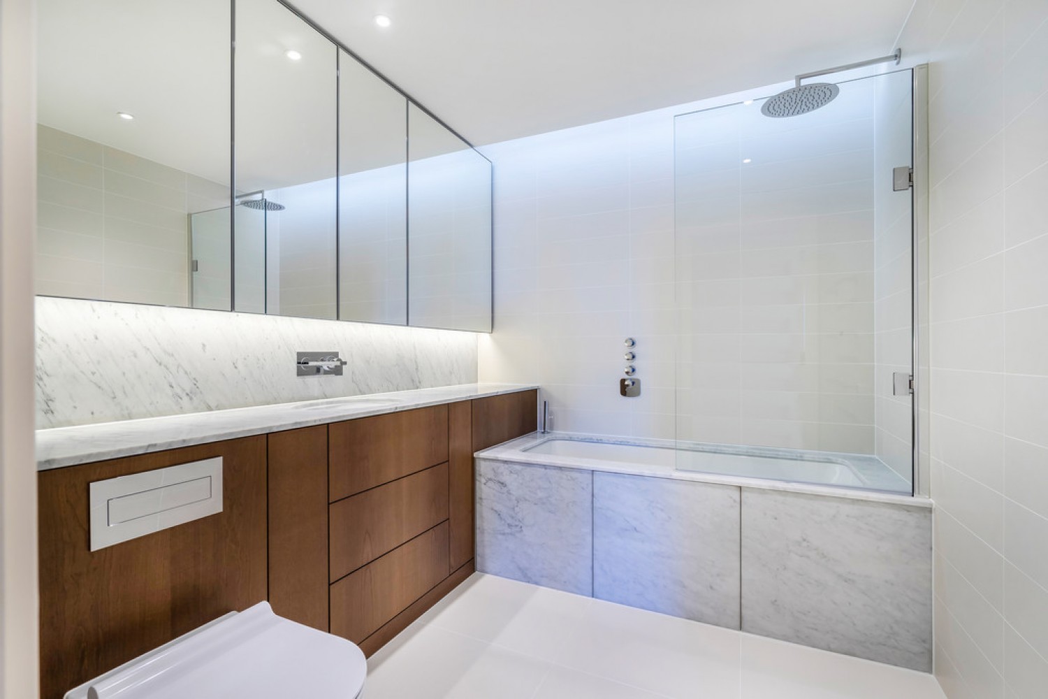 3 bedroom Flat for Sale Harbour Avenue, Chelsea